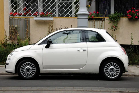 weißer Fiat 500 – Beispiel für Gebrauchtwagenankauf Dillingen an der Donau